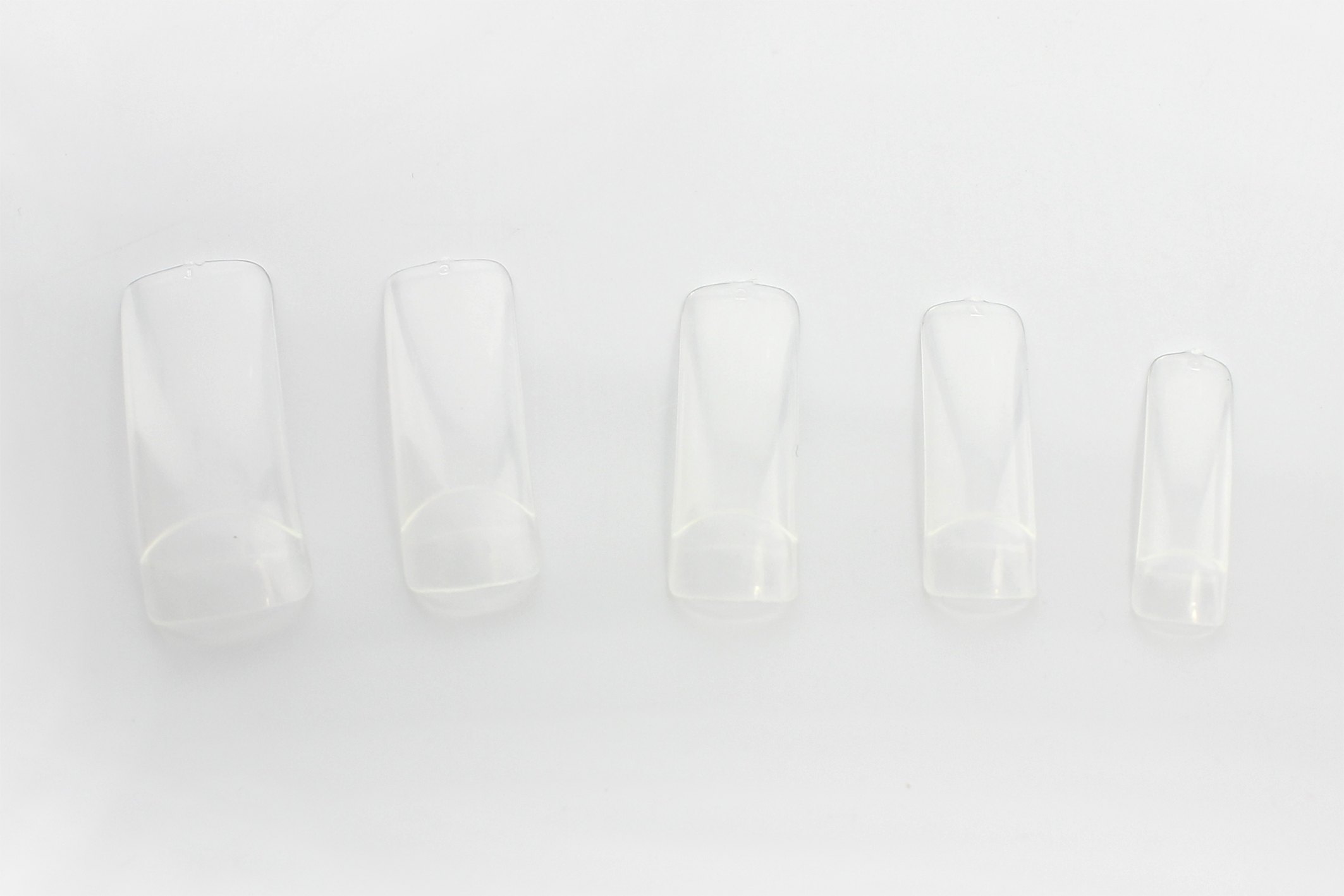 ציפורניים מלאכותיות שקופות לבניה