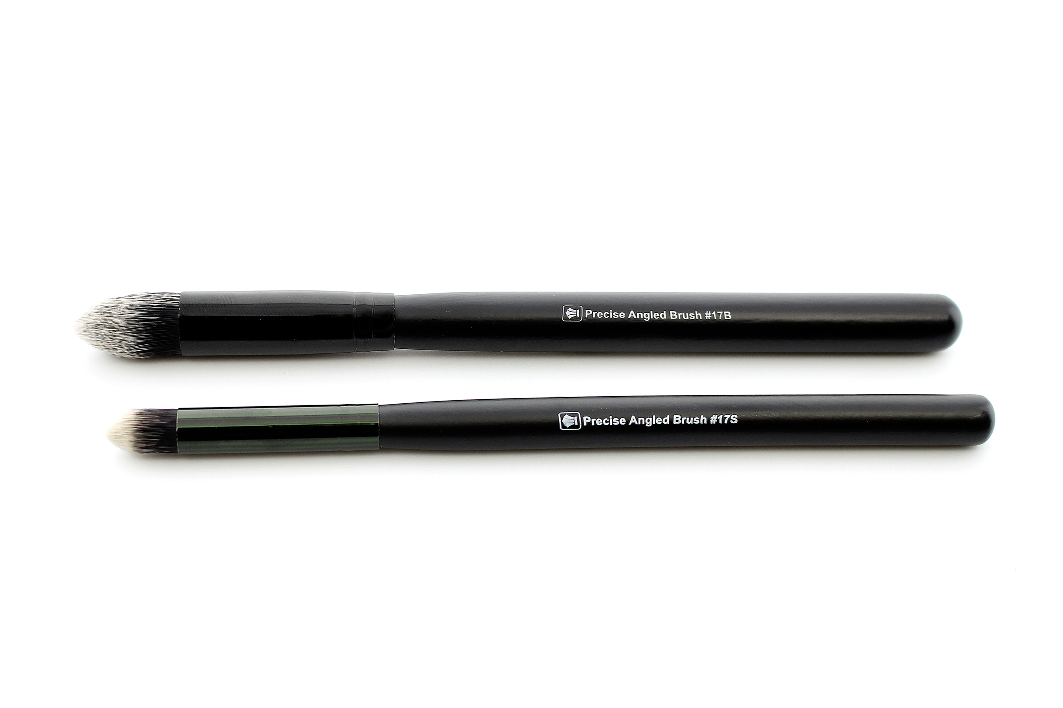 זוג מברשות מחודדות לקונסילר ומייק אפ